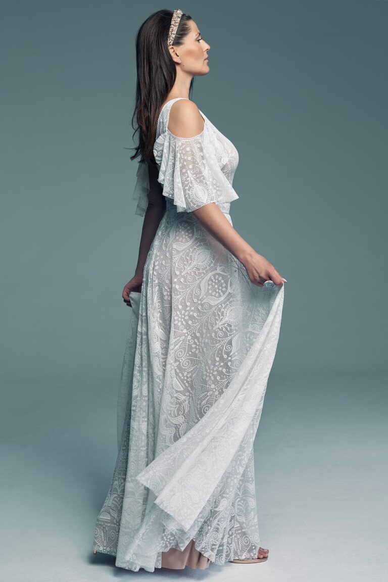 Suknia ślubna z pięknym hiszpańskim rękawem