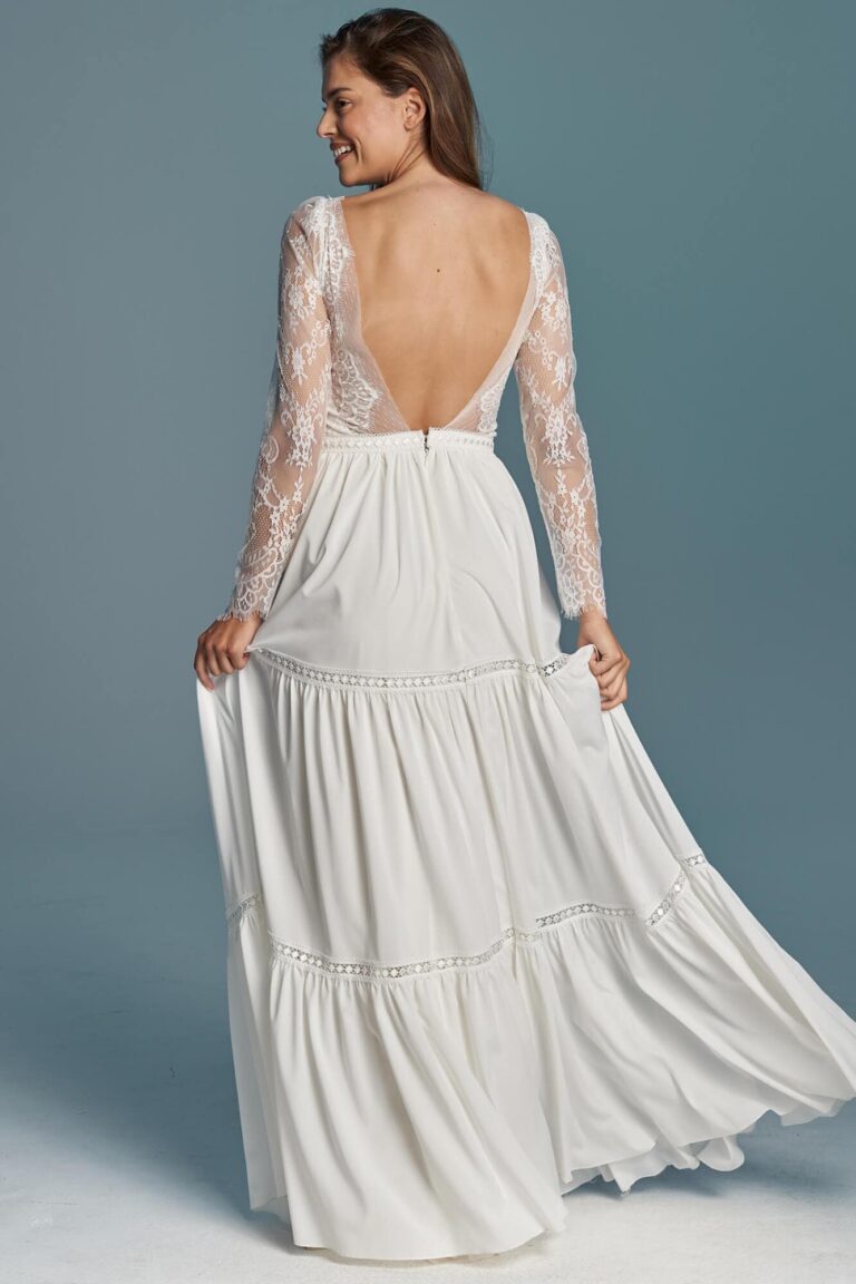 Suknia ślubna z gładką spódnicą i odkrytymi plecami