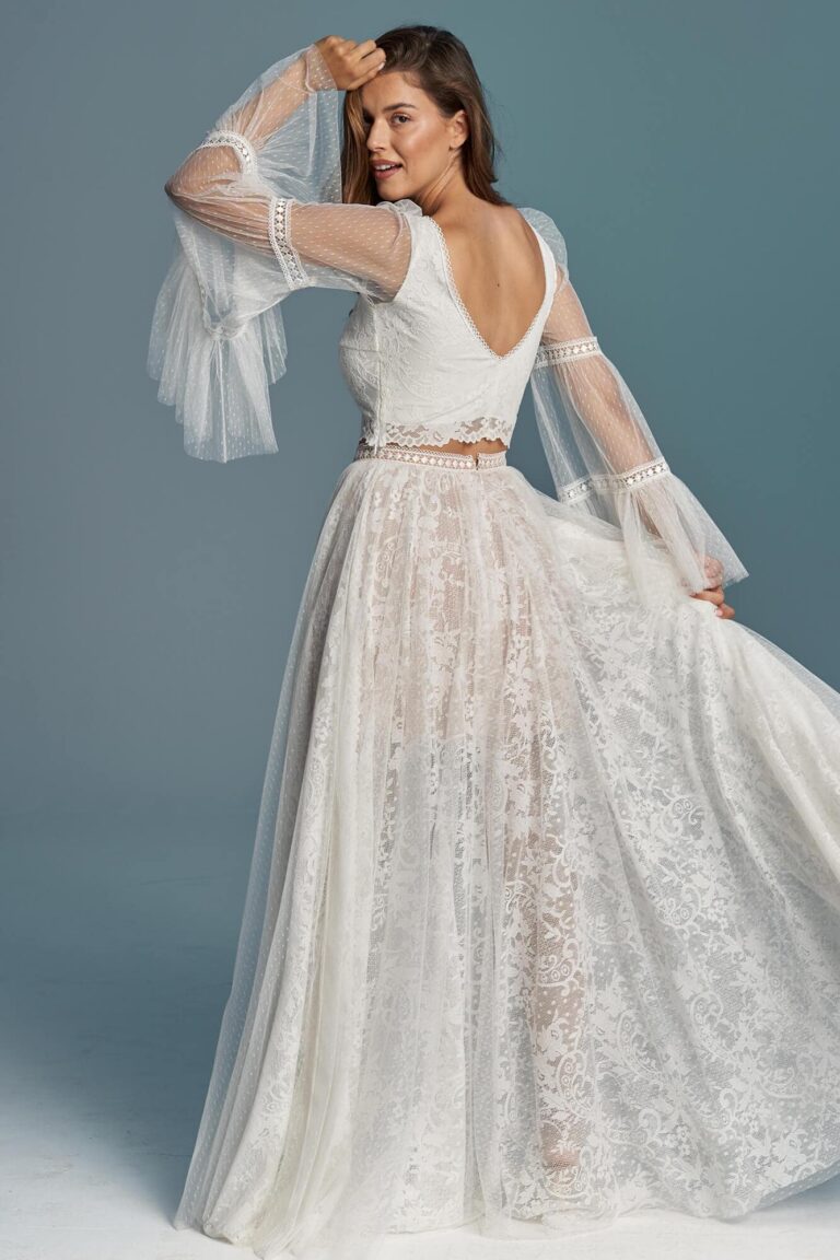 Suknia ślubna z koronki i tiulowej spódnicy