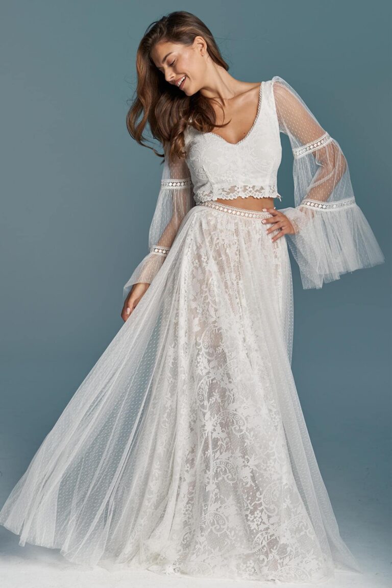 Suknia ślubna z koronki i tiulowej spódnicy