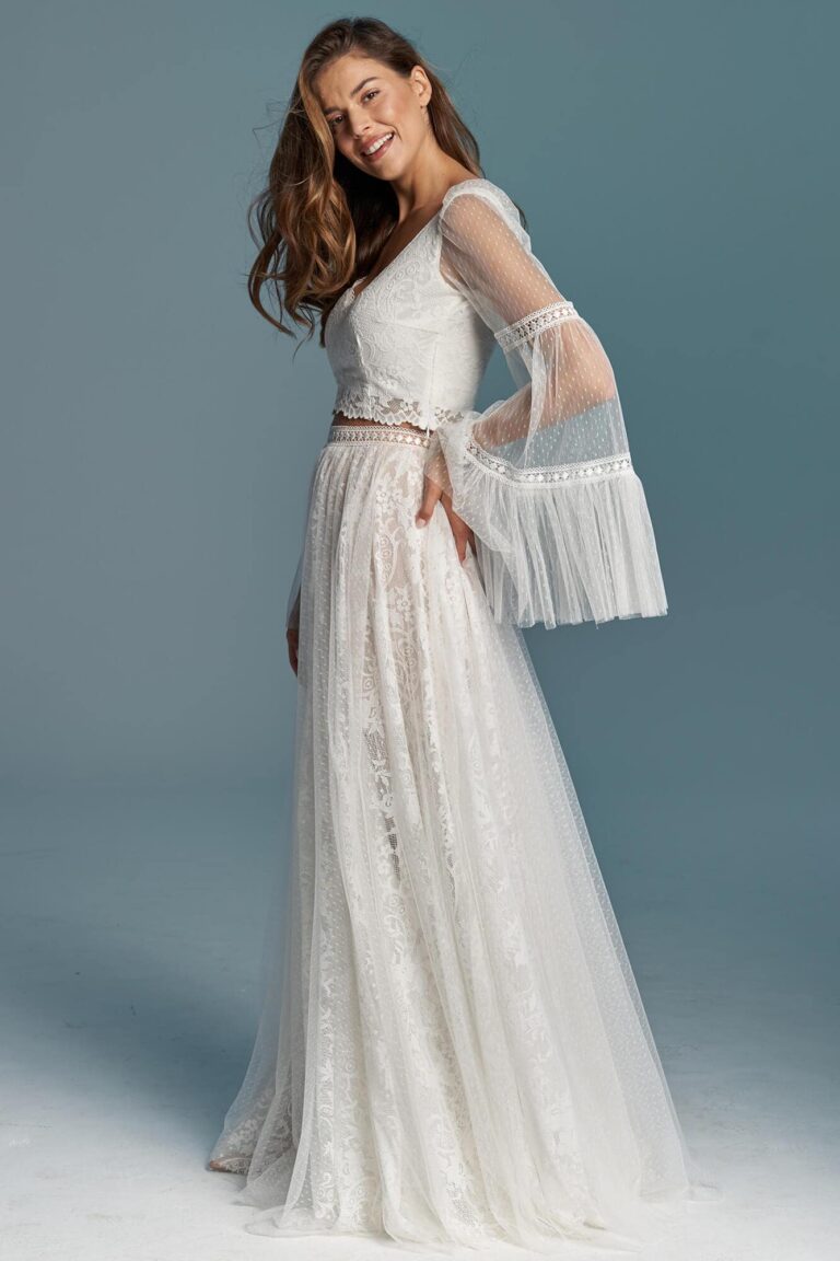 Suknia ślubna z koronki i tiulowej spódnicy