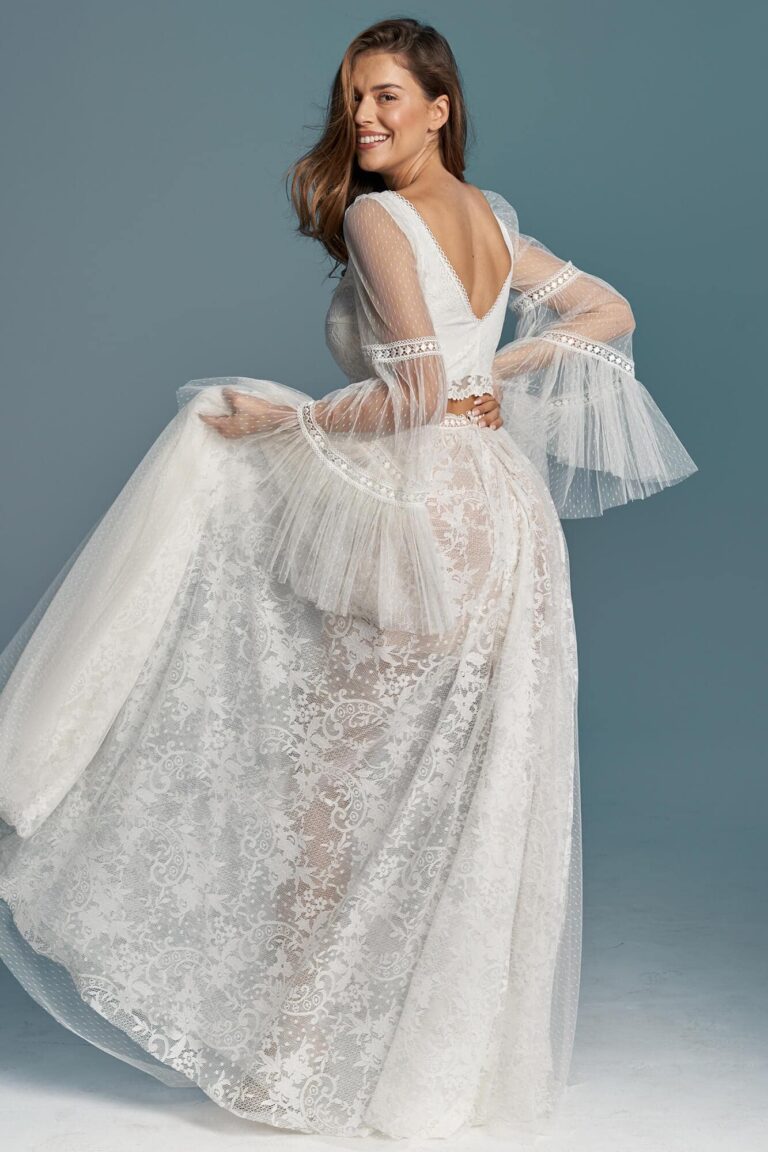 Suknia ślubna z koronki i tiulowej spódnicy