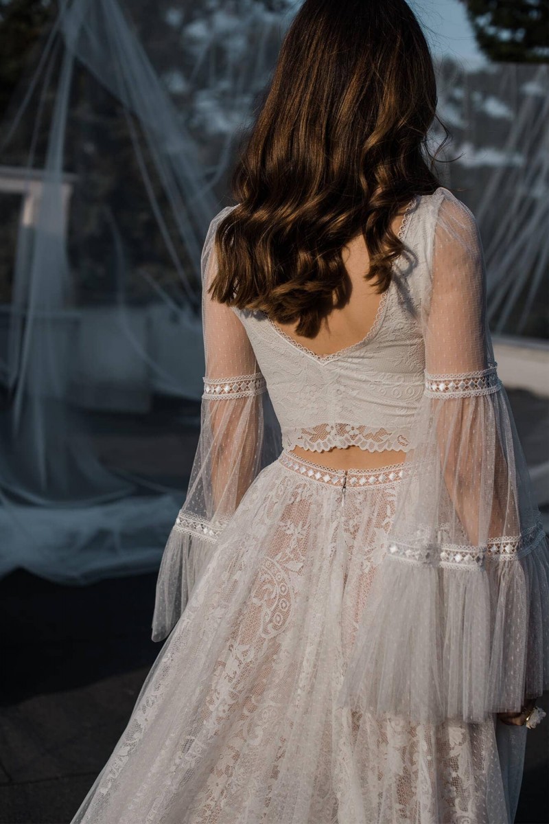 Suknia ślubna z koronki i tiulowej spódnicy