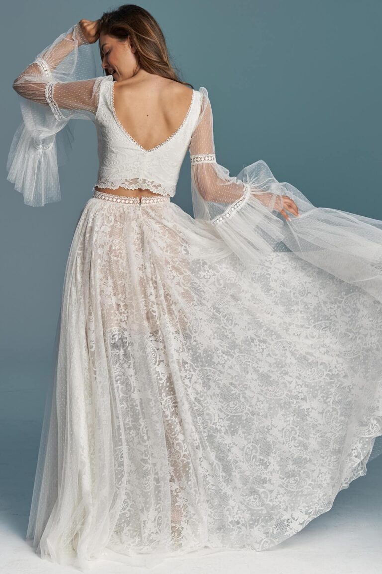 Suknia ślubna z koronki i tiulowej spódnicy