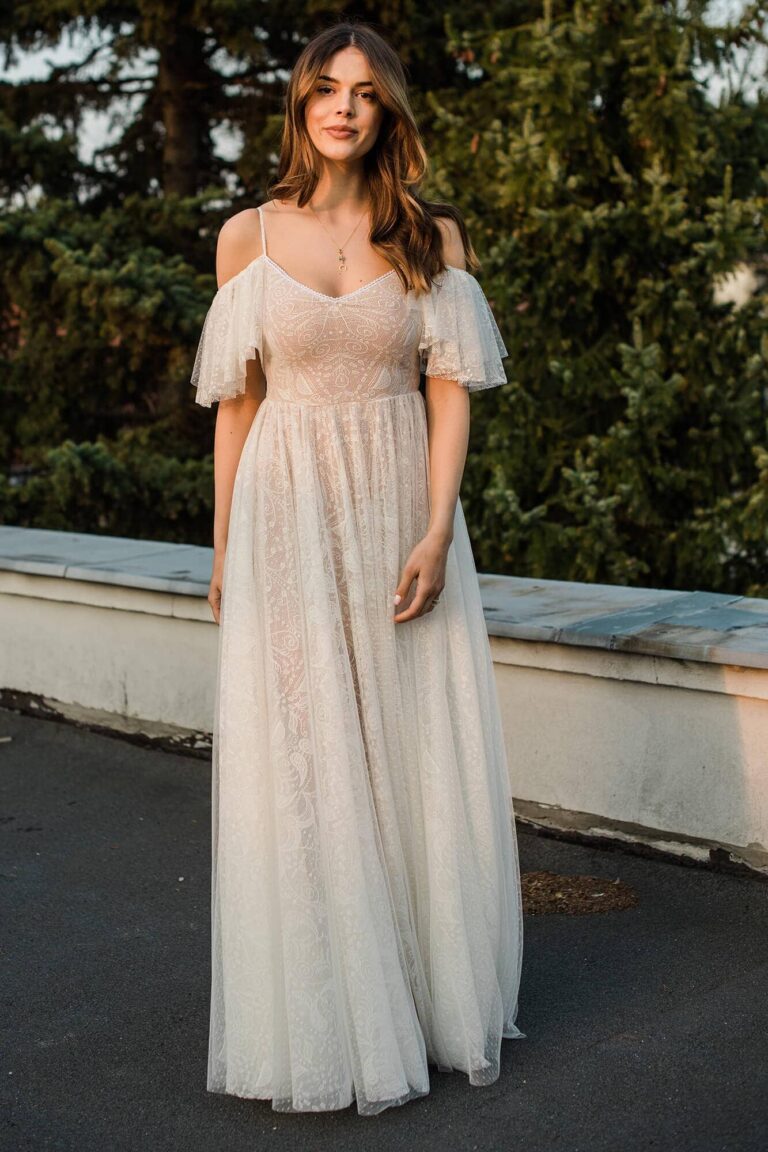 Suknia ślubna z mgiełką delikatnego tiulu