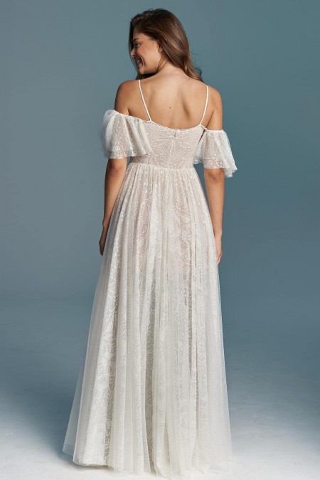 Suknia ślubna z mgiełką delikatnego tiulu
