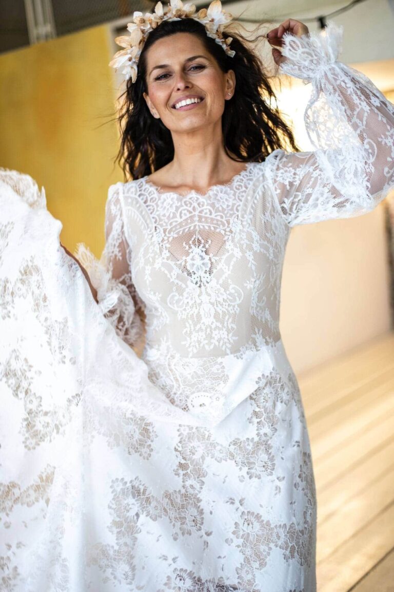 Suknia ślubna z rękawem z cienkiej koronki Paris 7