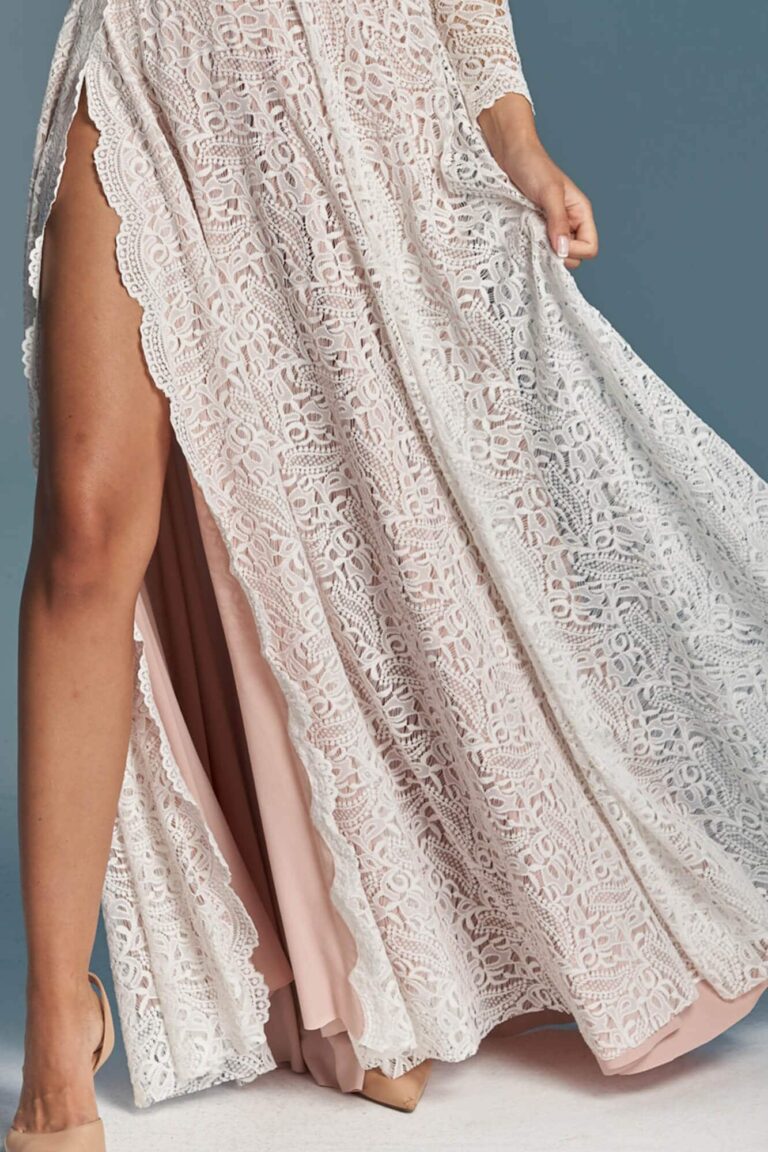 Suknia ślubna z rozcięciem