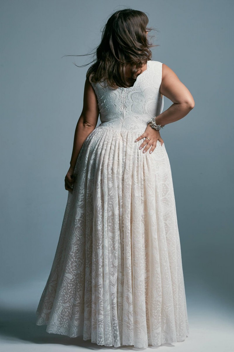 Suknia ślubna plus size o kroju księżniczki