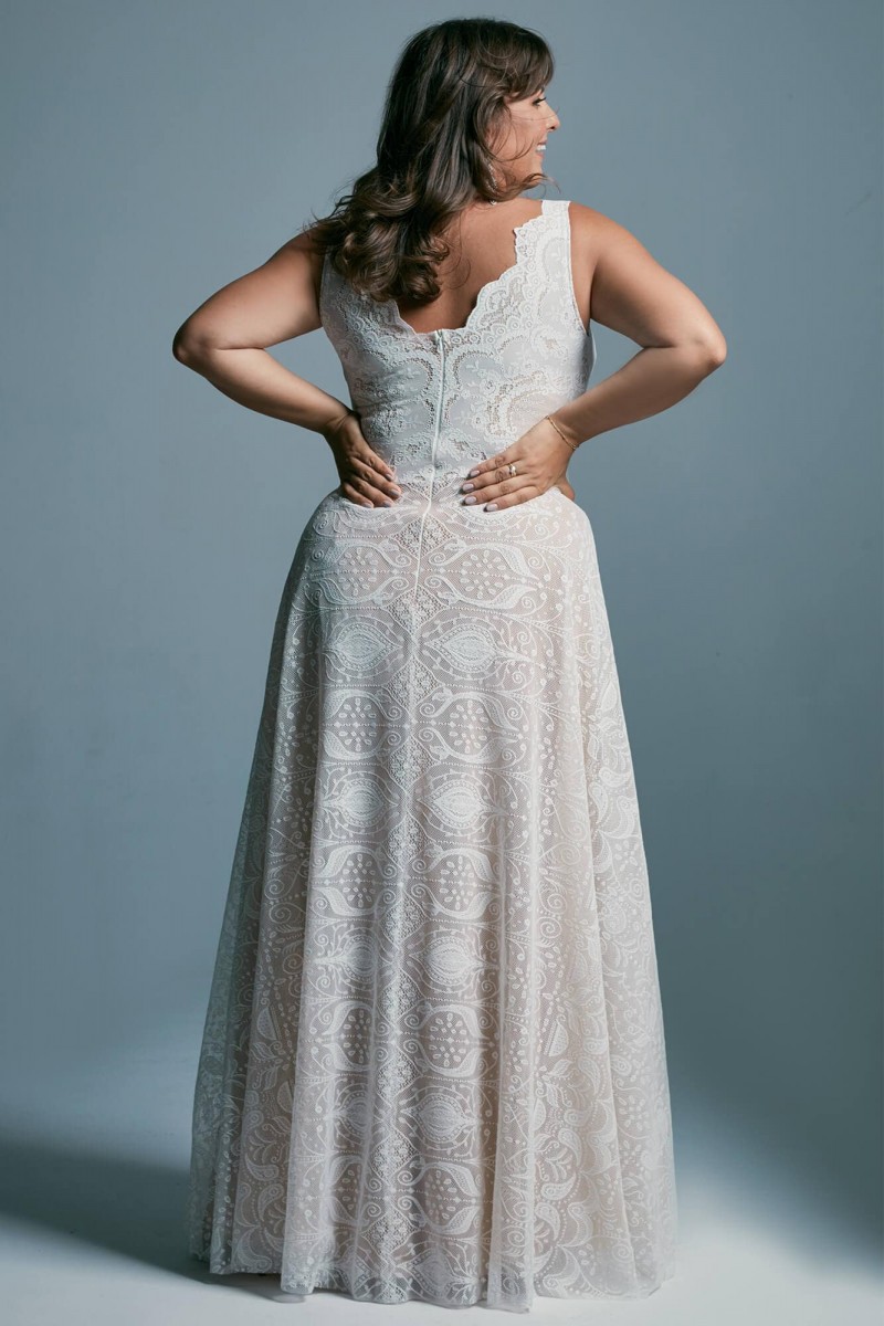 Wyrównująca proporcje suknia ślubna plus size
