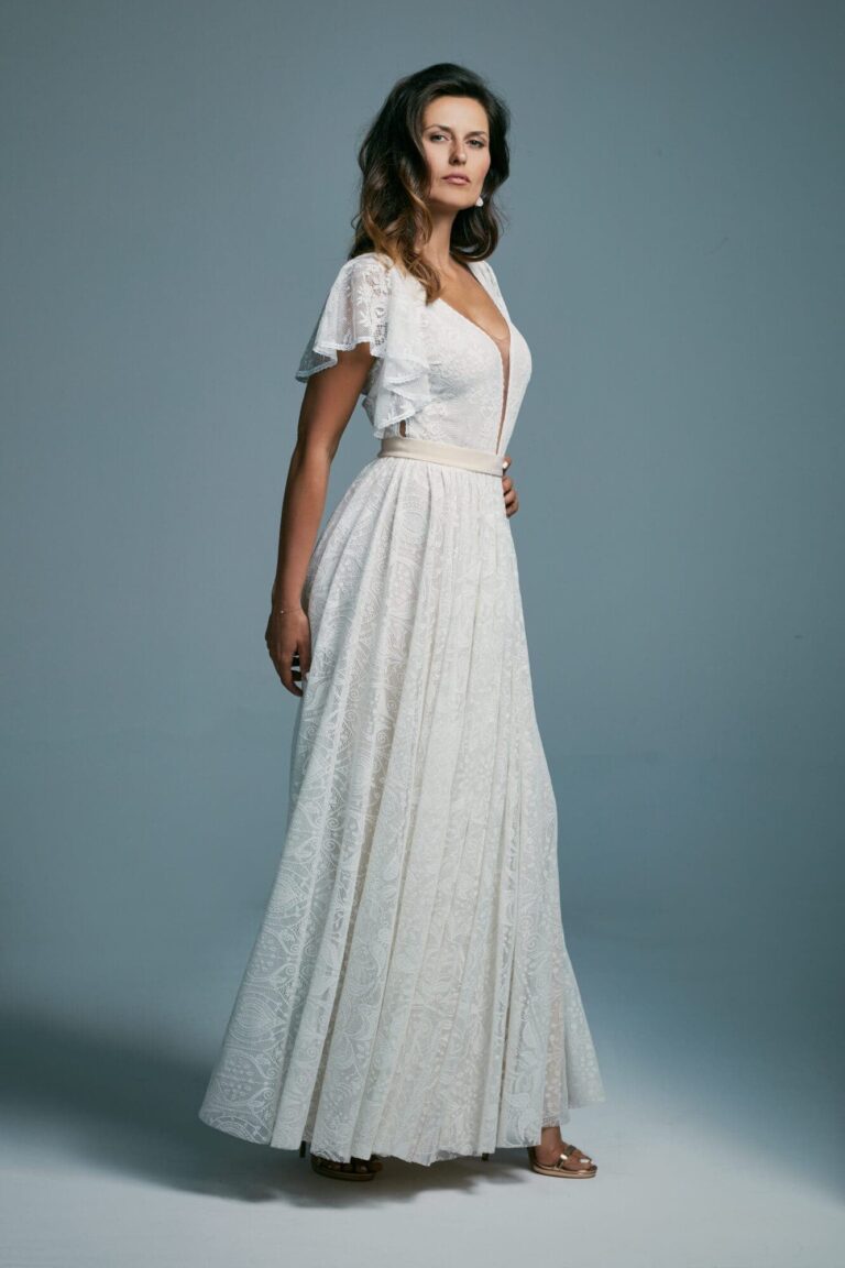 Biała klasyczna suknia ślubna