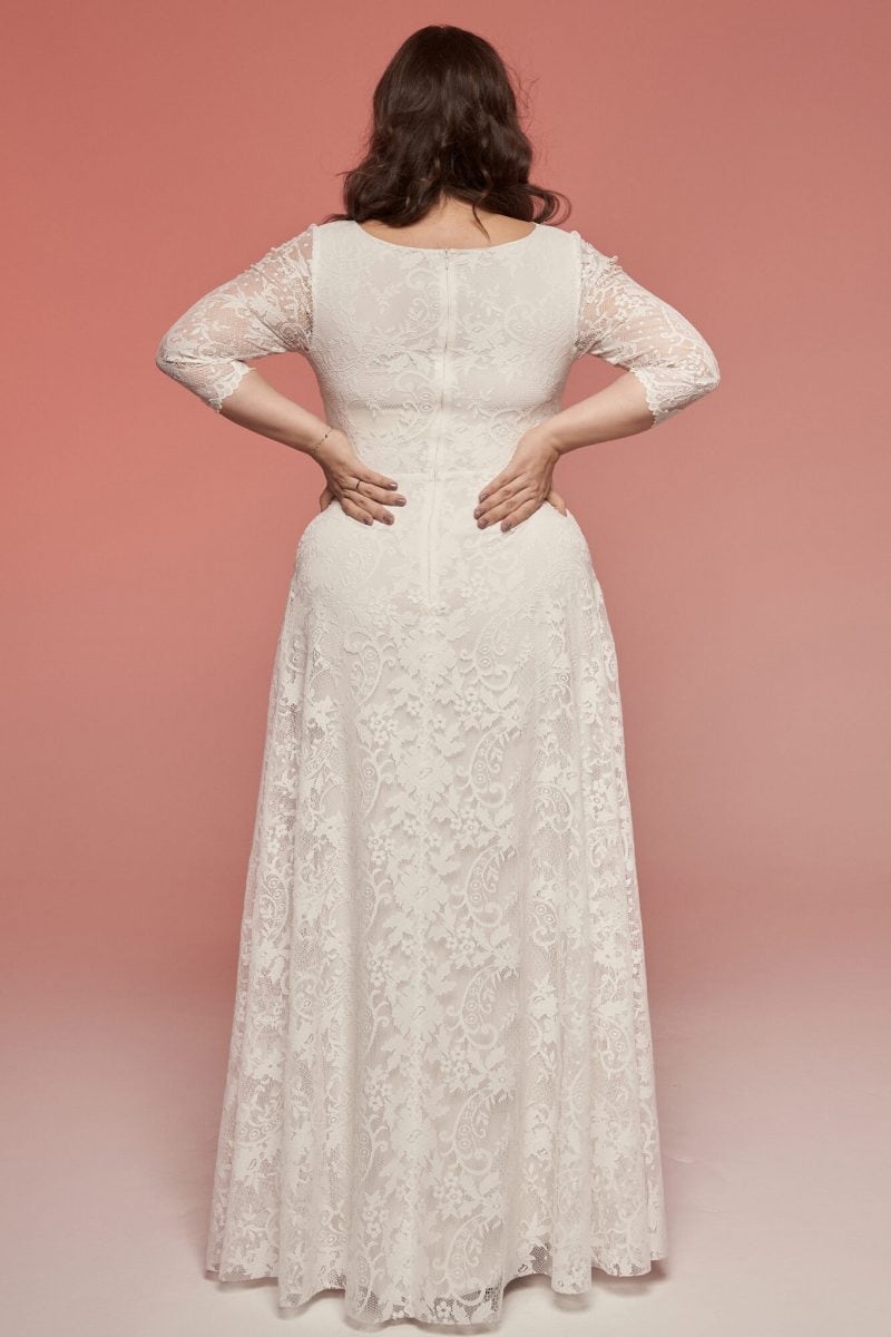 Elegancka, zabudowana suknia ślubna plus size z długim rękawem Porto 40