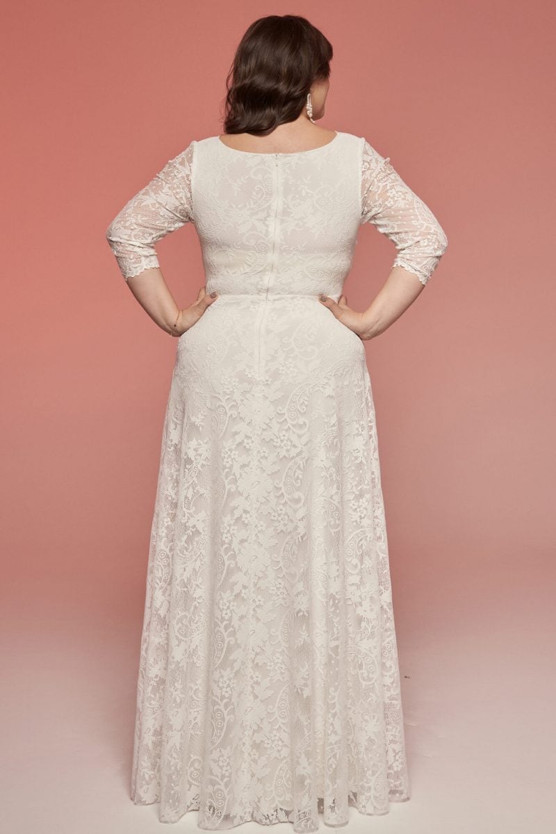 Elegancka, zabudowana suknia ślubna plus size z długim rękawem Porto 40