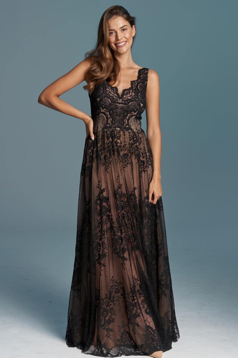 Suknia z długim, przezroczystym dołem i koronkowym górnym wykończeniem bez rękawów.