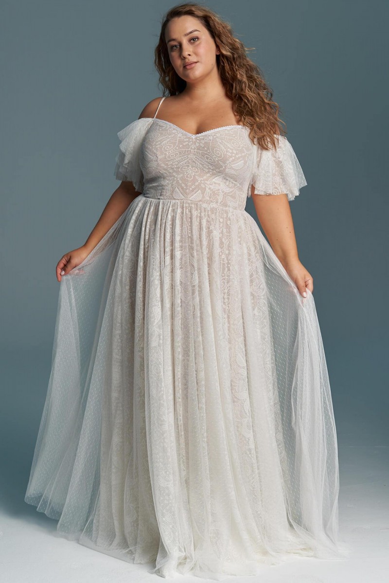 Zwiewna, kobieca suknia ślubna plus size