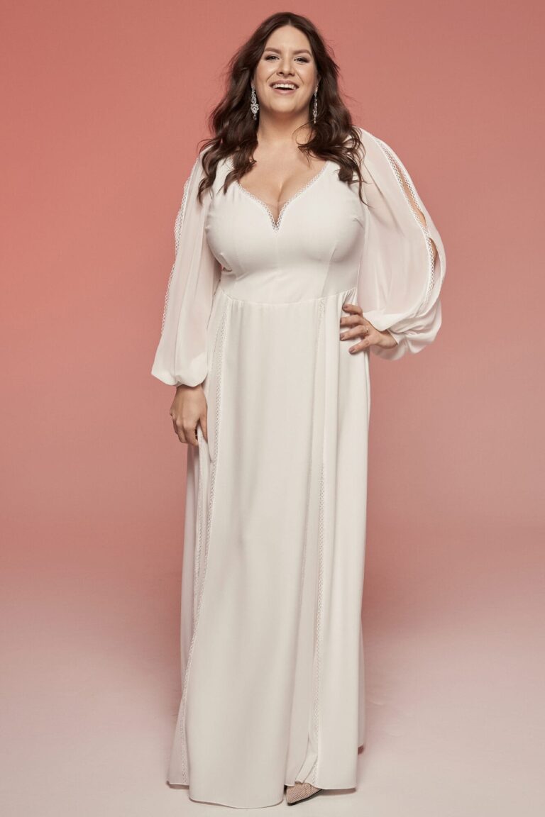 Suknia z długimi rękawami i dekoltem w kształcie litery V.