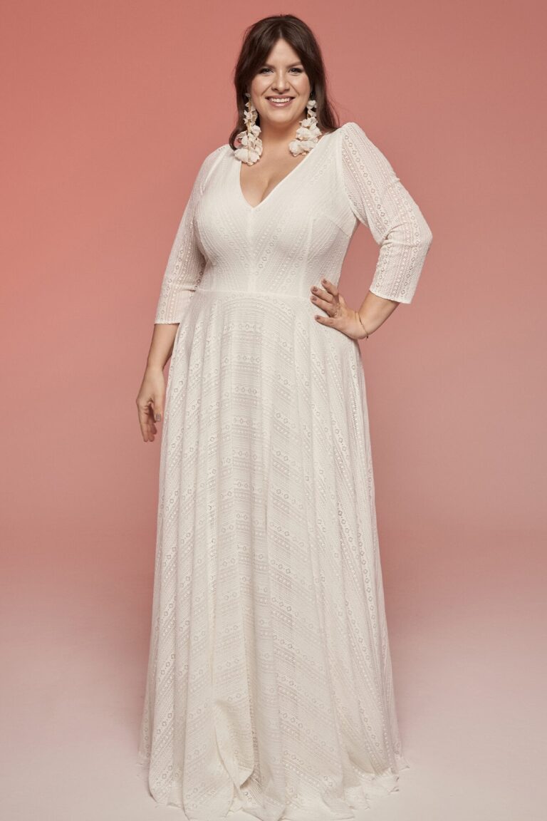 Klasyczna skromna i delikatna suknia ślubna plus size Porto 74